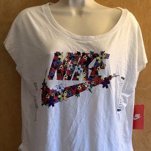 NWT Nike Women's Floral Graphic T-Shirt Size:  XS